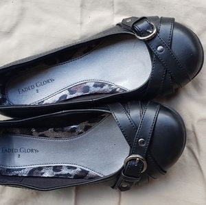 Girls Faded Glory flats with buckle on toe